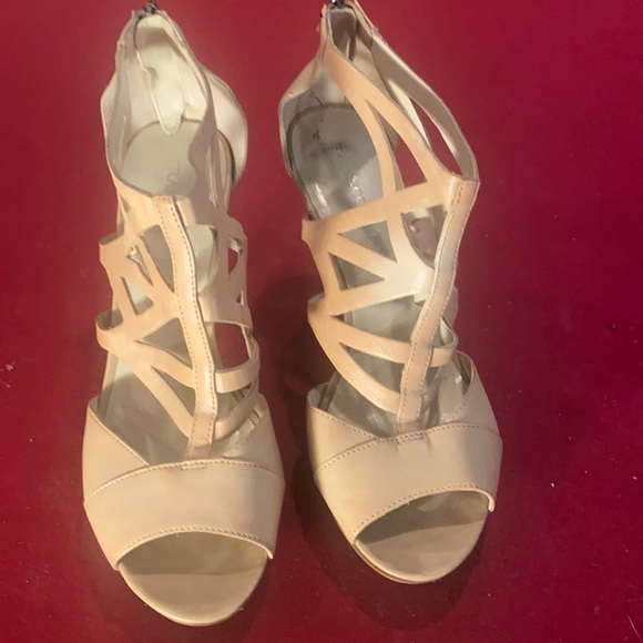 High heeled shoes - Picture 2 of 3